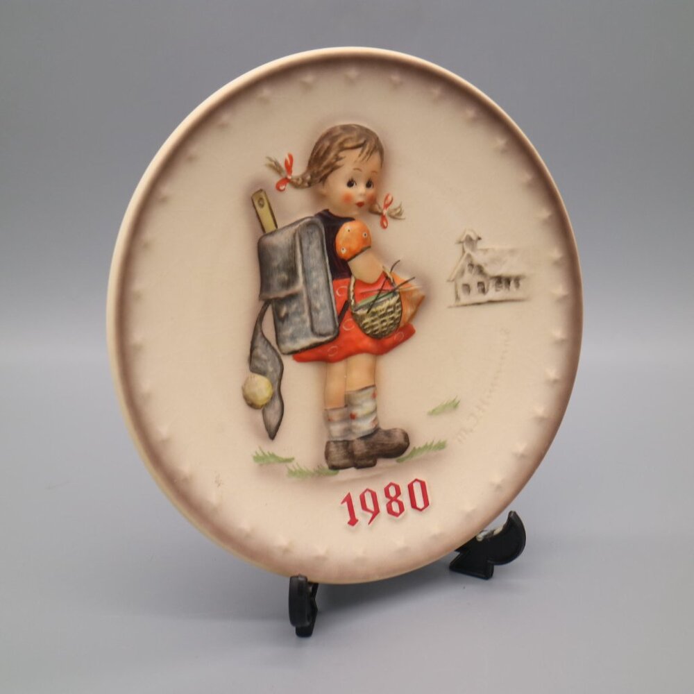 Vintage Hummel School Girl 1980 9th Annual Plate Flute Bird Hum 273 - Picture 2 of 3